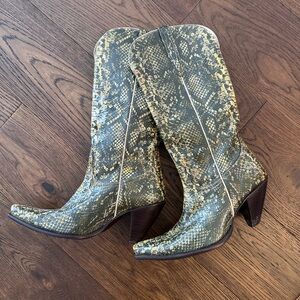 Women’s Snake Print Mid-Calf Western Boots -yellow